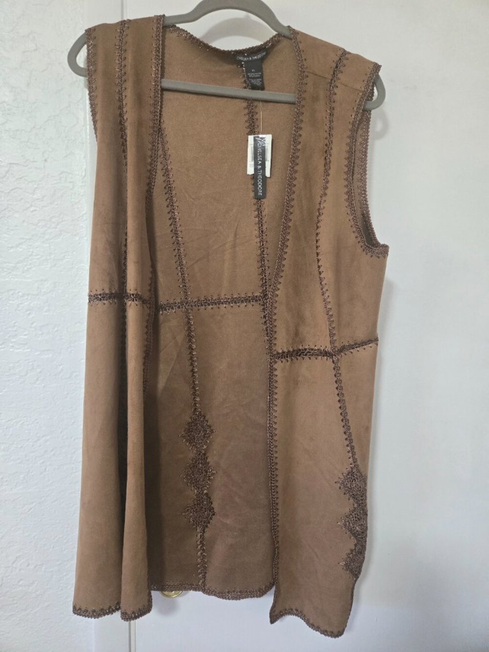 NWT Chelsea & Theodore XL Brown Faux Suede Crochet Trim Open Front Vest Boho - Picture 3 of 7